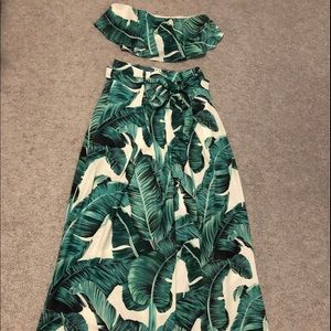 Two Piece Matching Palm Leaf Set